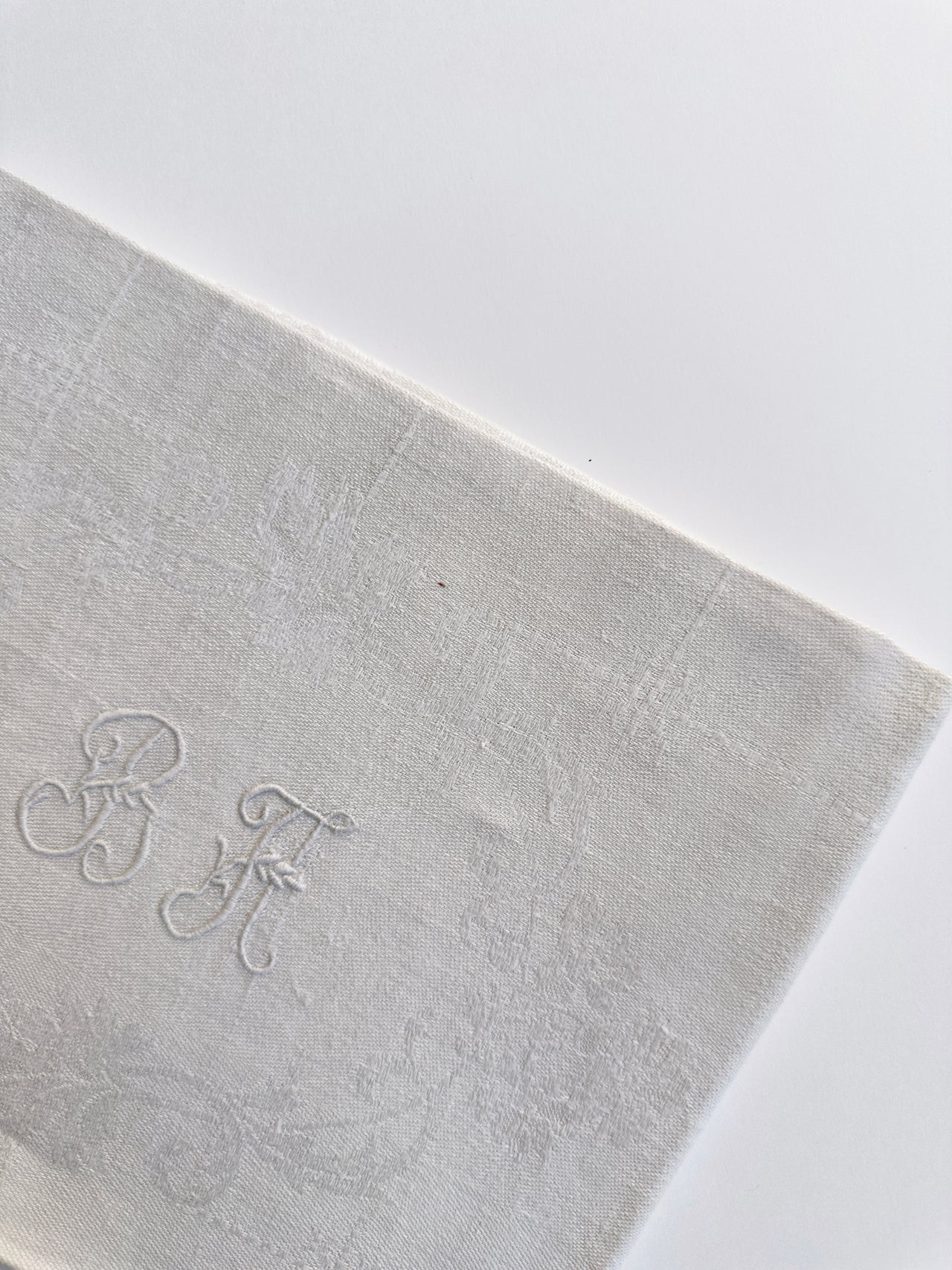 Lot de 8 serviettes vintage en damassé - monogramme BA - Blanc