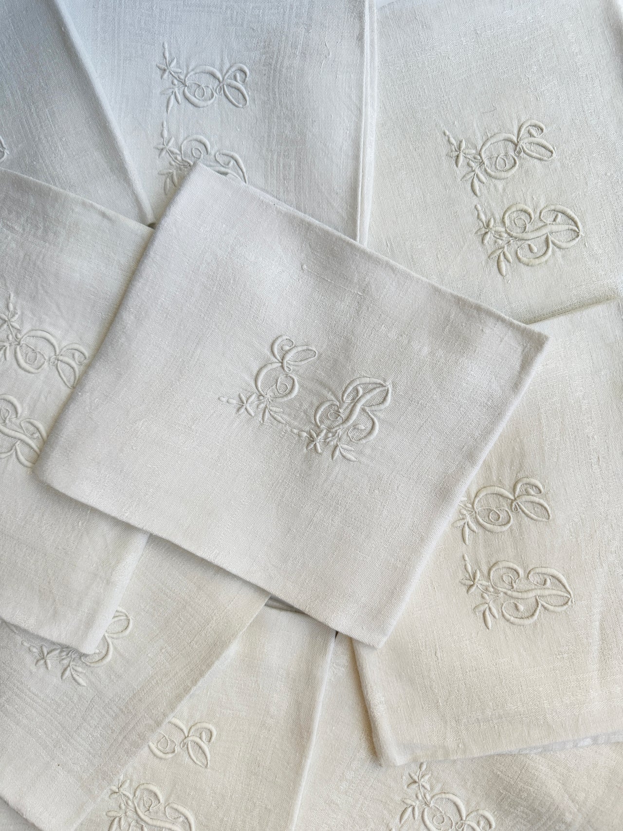 Lot de 10 serviettes vintage en damassé - monogramme EB - Blanc