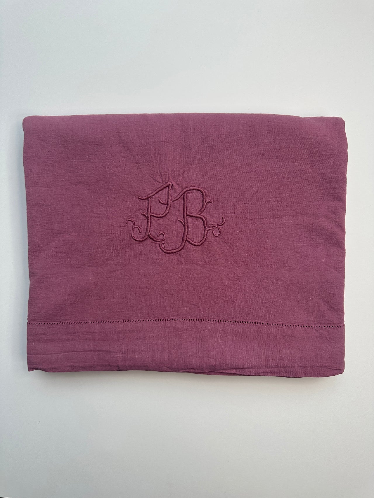 Drap ancien en Metis - monogramme PB - 180x240cm - Lie de vin