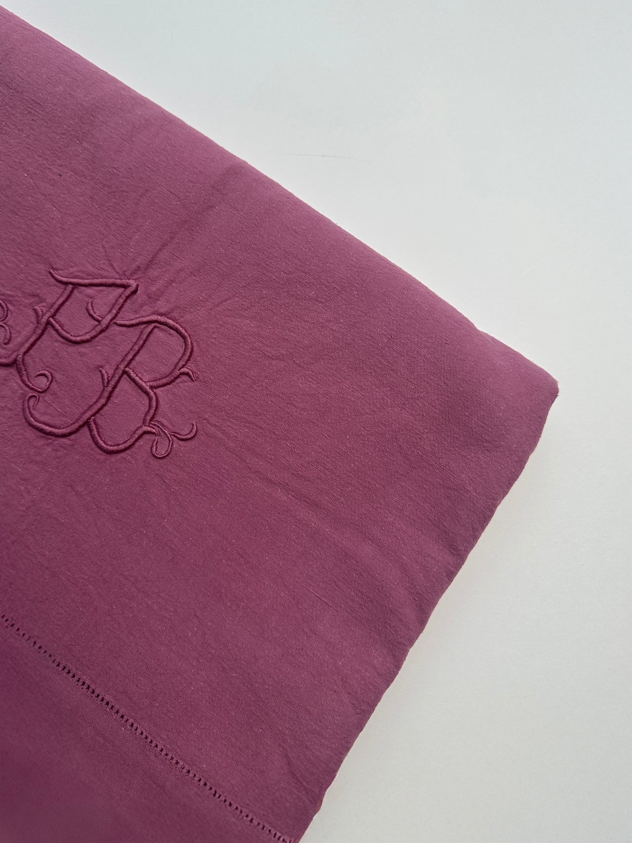 Drap ancien en Metis - monogramme PB - 180x240cm - Lie de vin