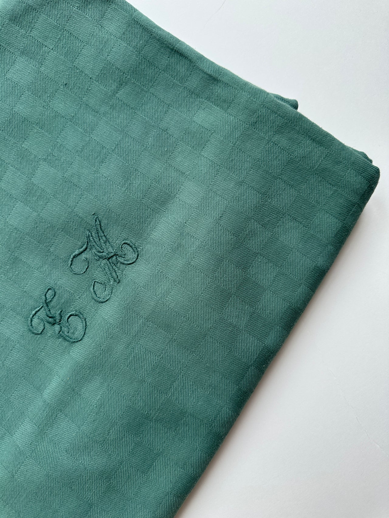 Nappe ancienne damassée - Monogramme TM- 160x200 cm - Eucalyptus