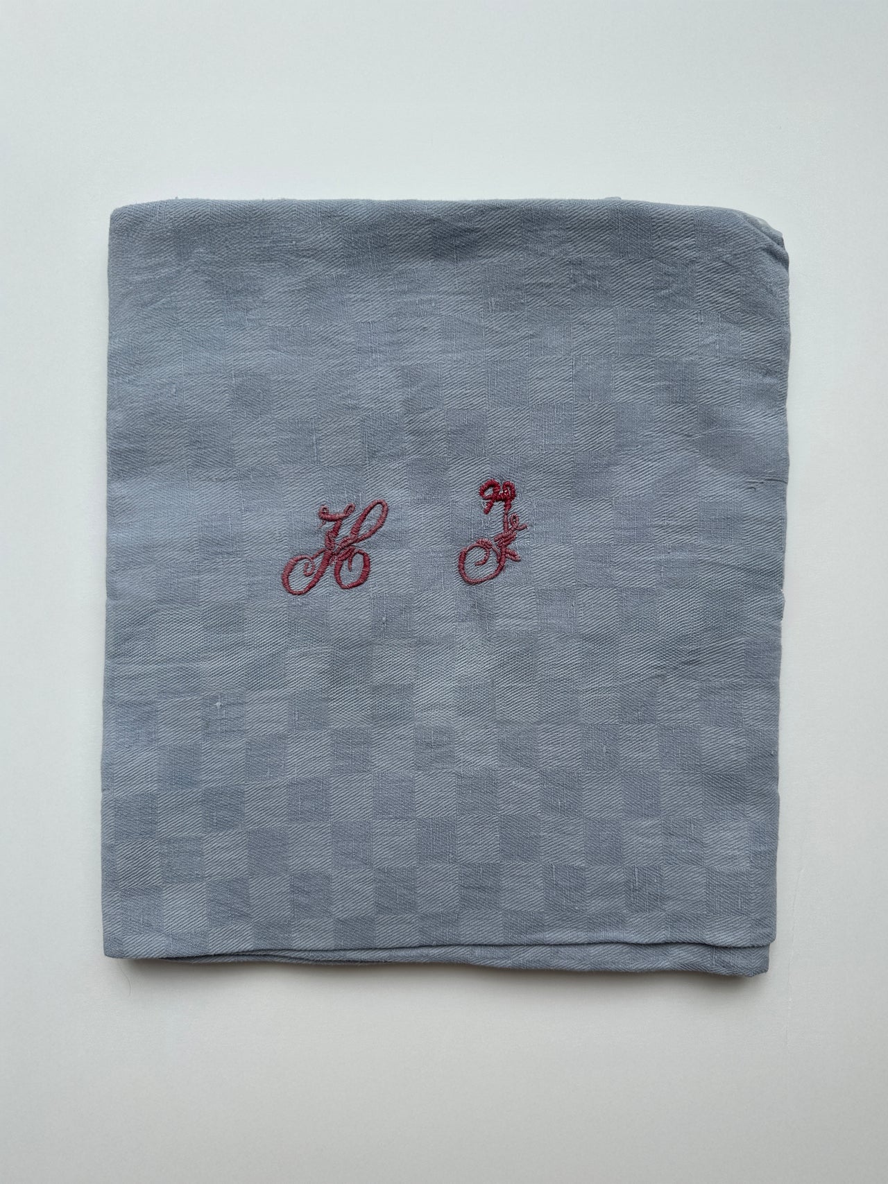 Nappe ancienne damassée - monogramme HJ- 140x160 cm - Horizon