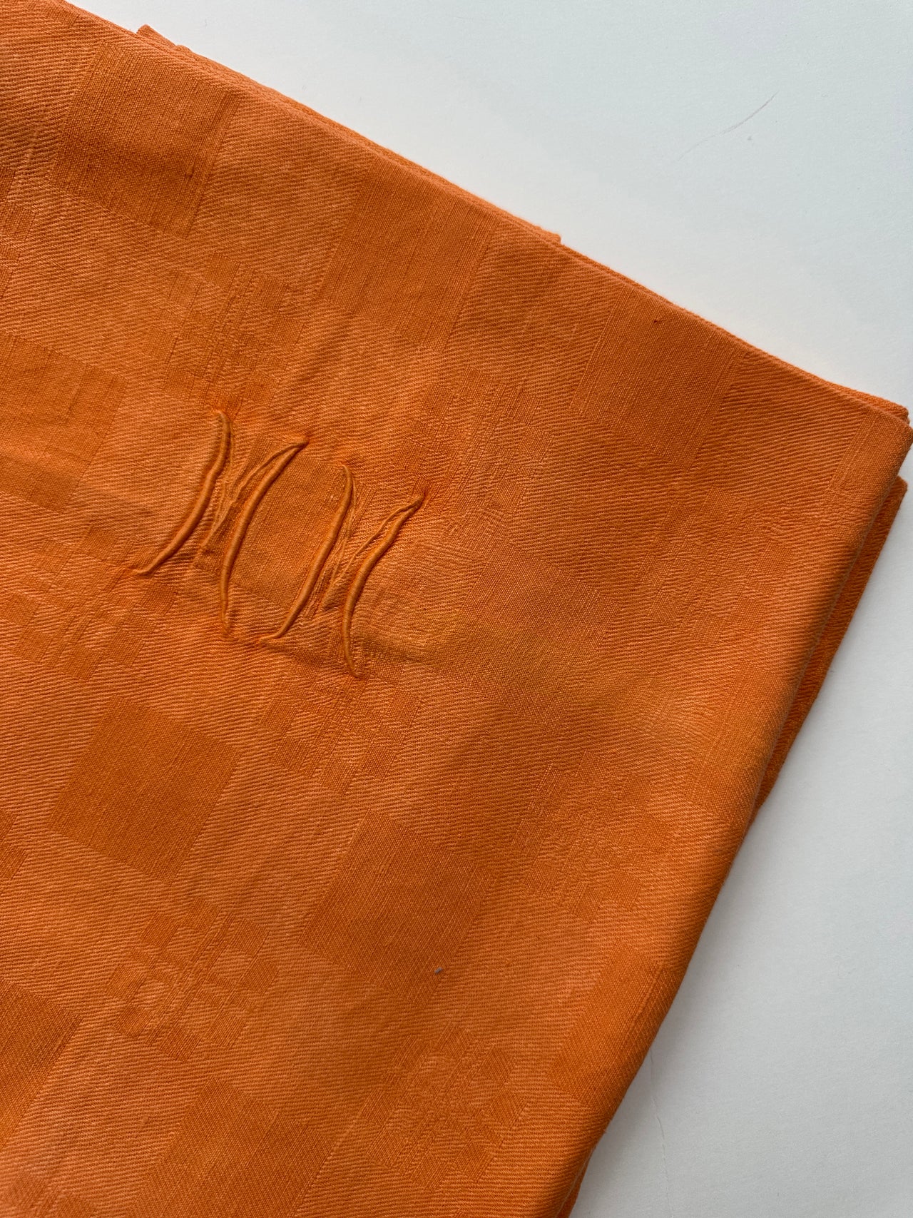 Nappe ancienne damassée - monogramme MM- 150x150 cm - Neon