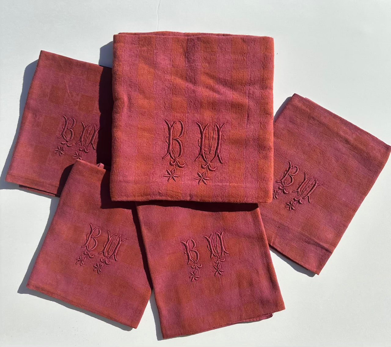 Antique damask tablecloth - Monogram BM - 150x150 cm - 4 napkins - Sang de boeuf