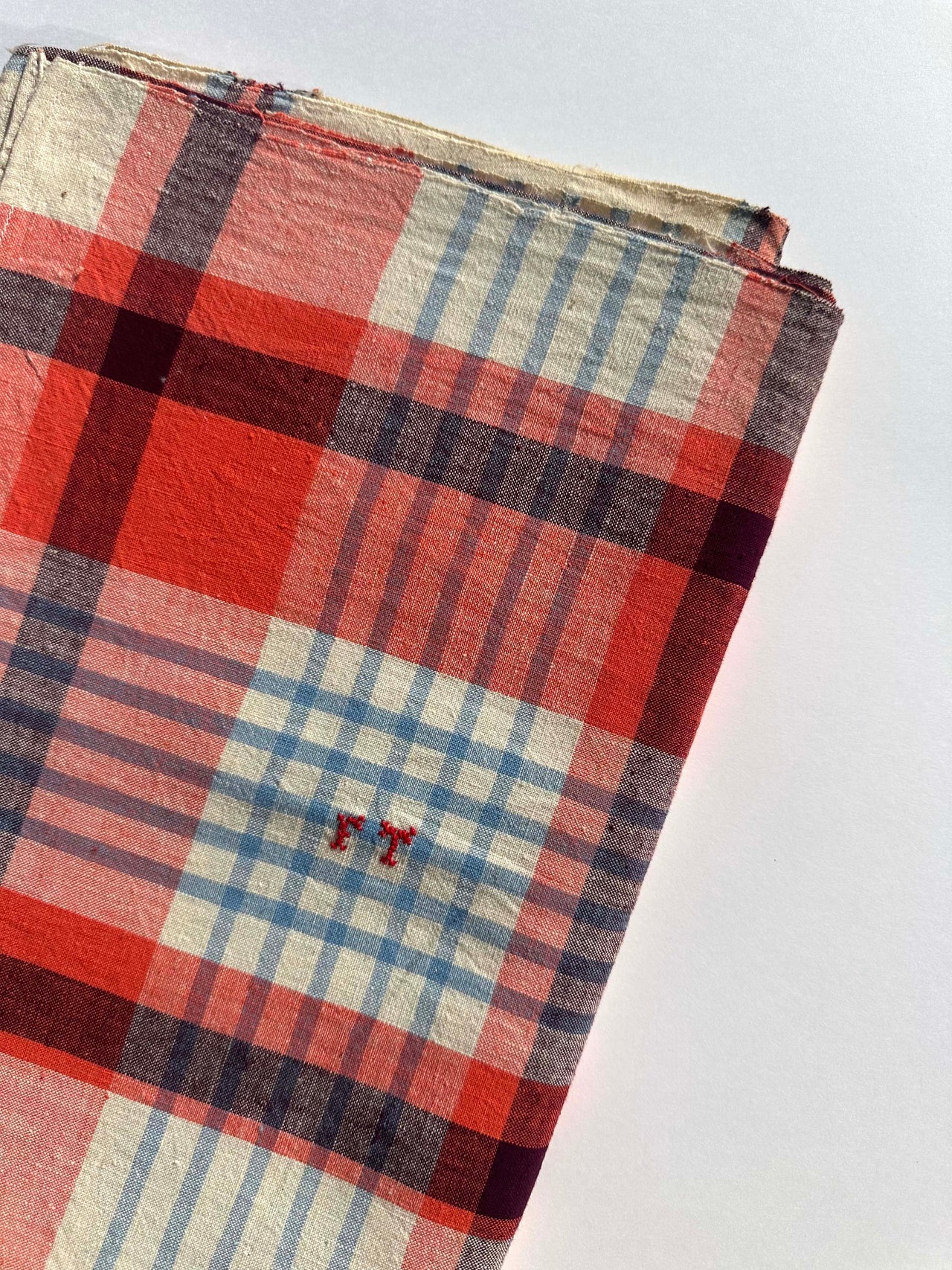 Linen tablecloth - "Années 70" - 140x140 - Red and blue checks