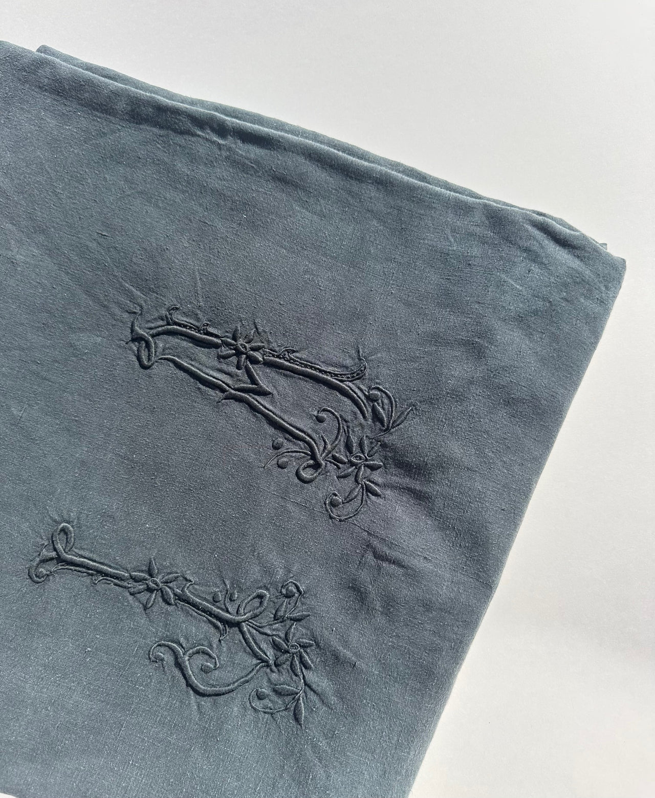 Drap ancien en Metis - monogramme JA - 200x300cm - Carbone