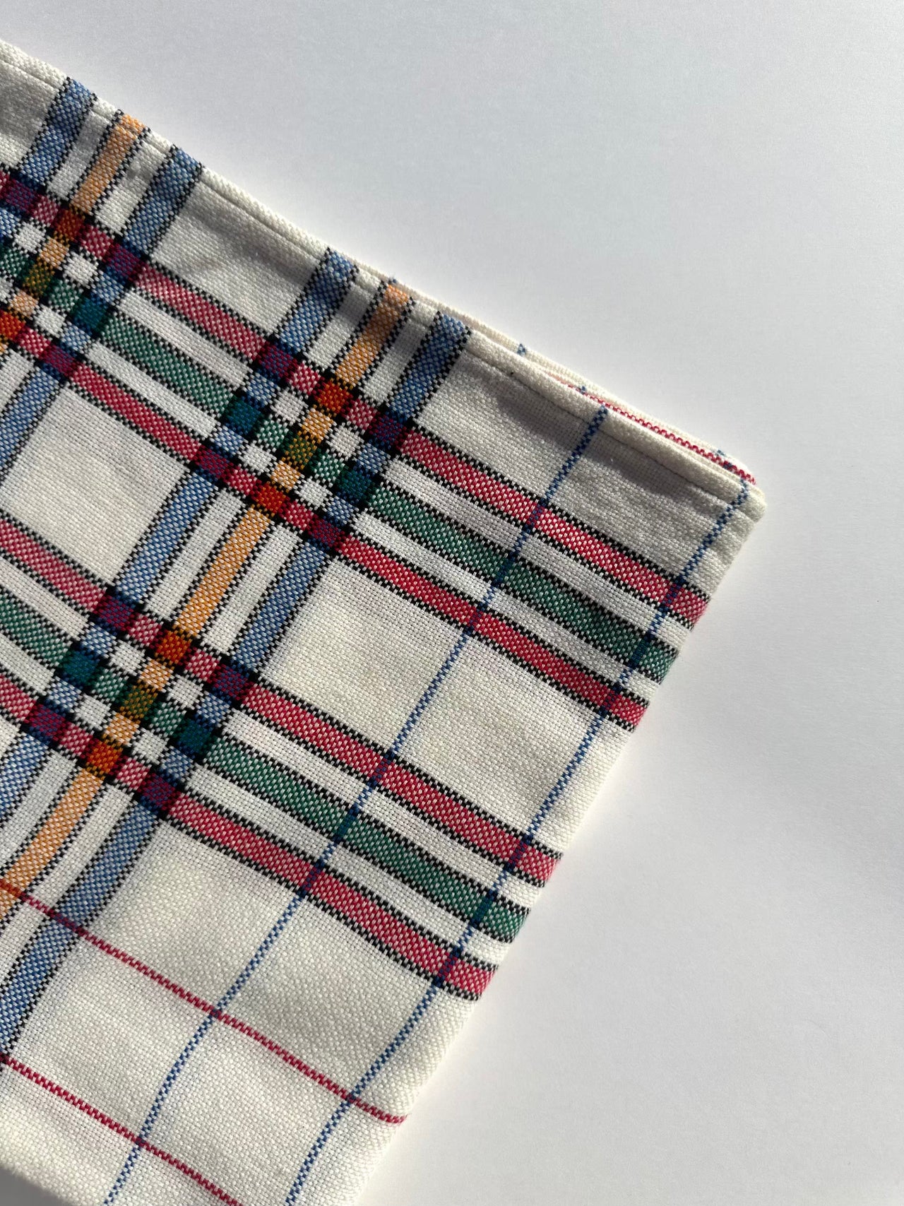 Linen tablecloth - "Années 70" - 130x140 - Red green blue checks