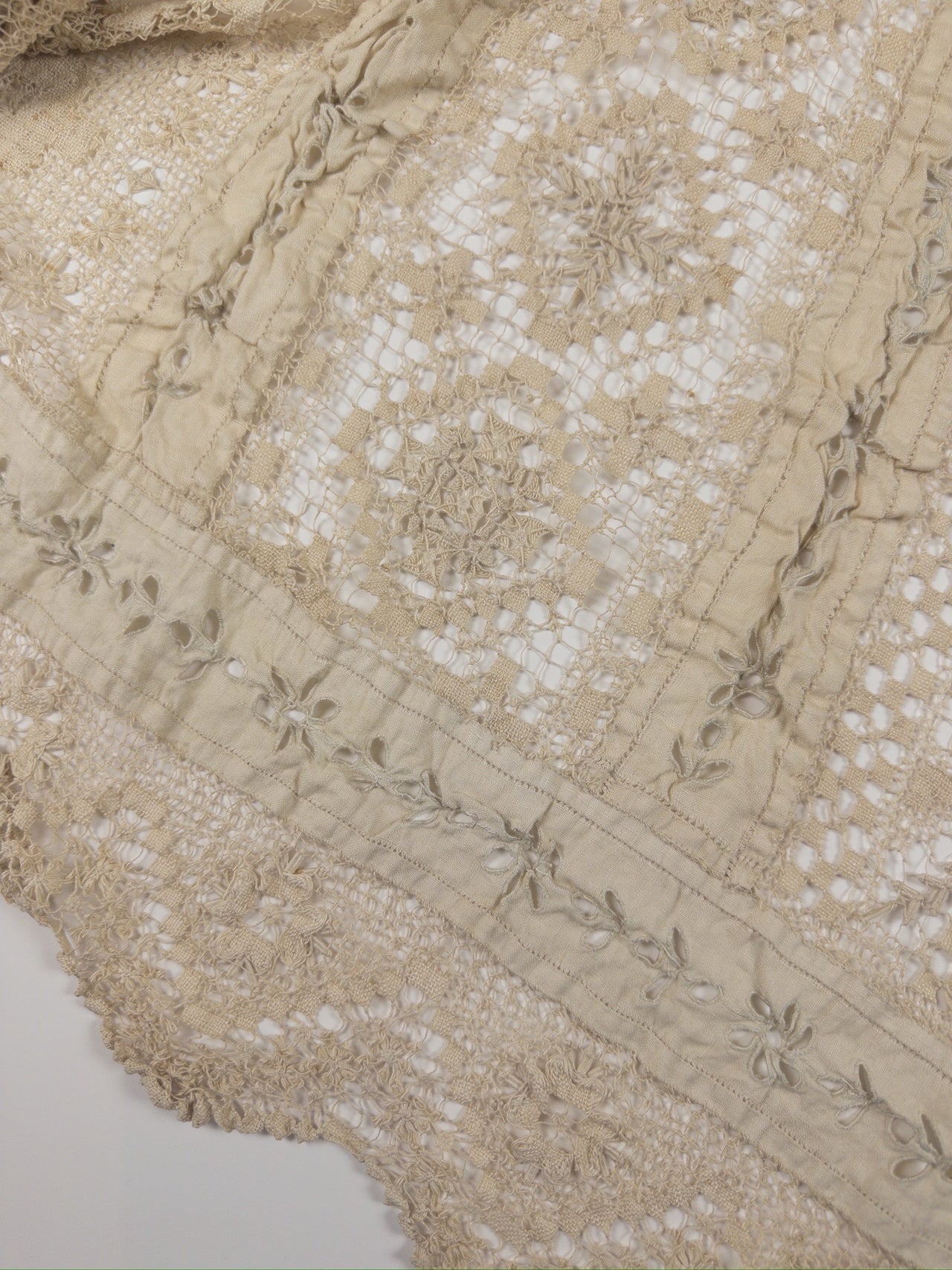 Vintage thread-crocheted bedspread - 1920 - azur