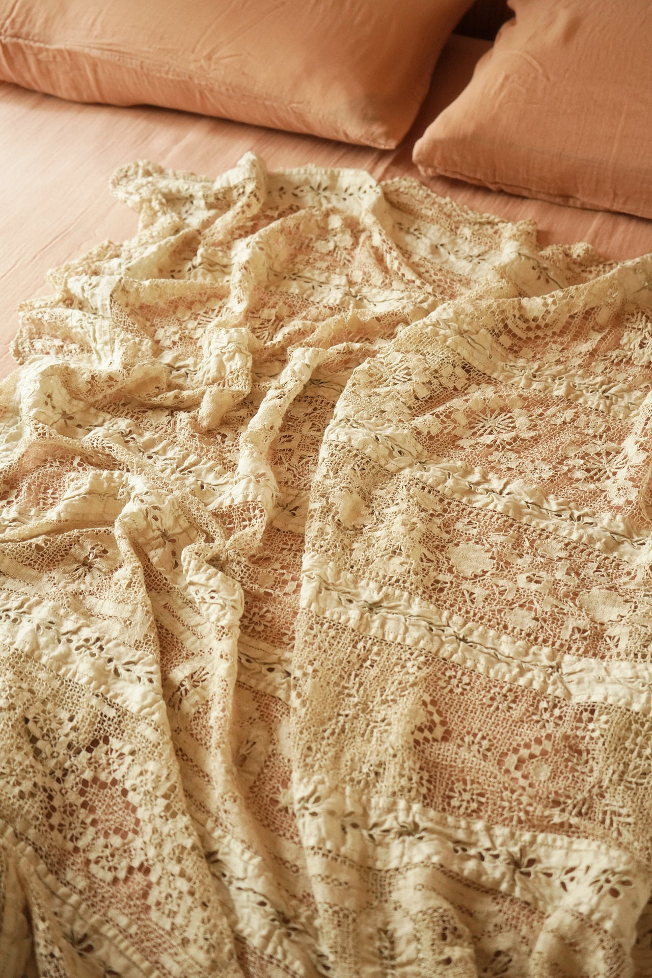 Vintage thread-crocheted bedspread - 1920 - azur