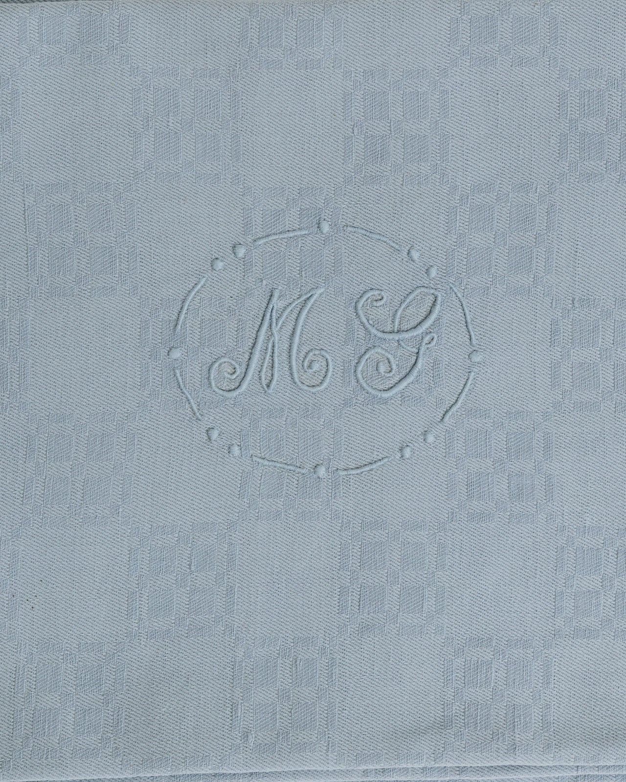 Nappe ancienne monogrammée “MG” - 135x190cm