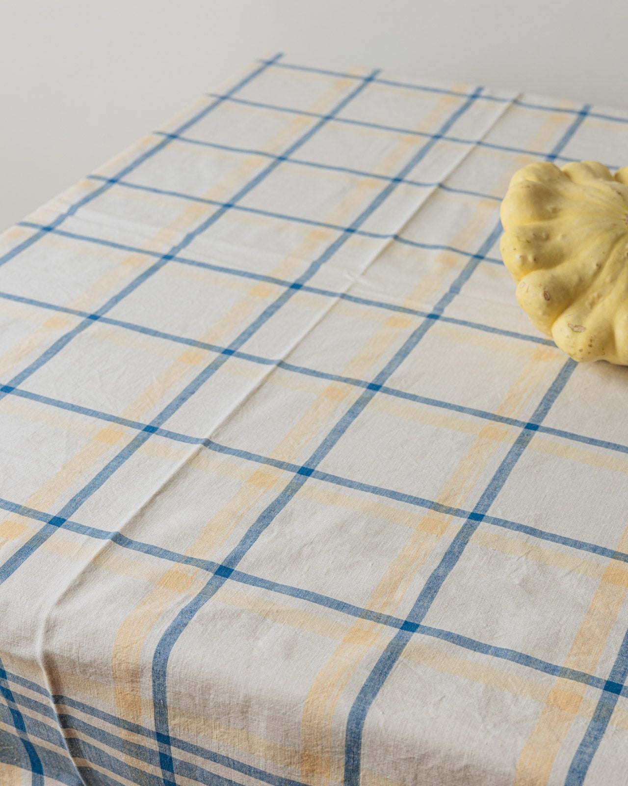 Nappe ancienne à carreaux bleus et jaunes - 130x130cm
