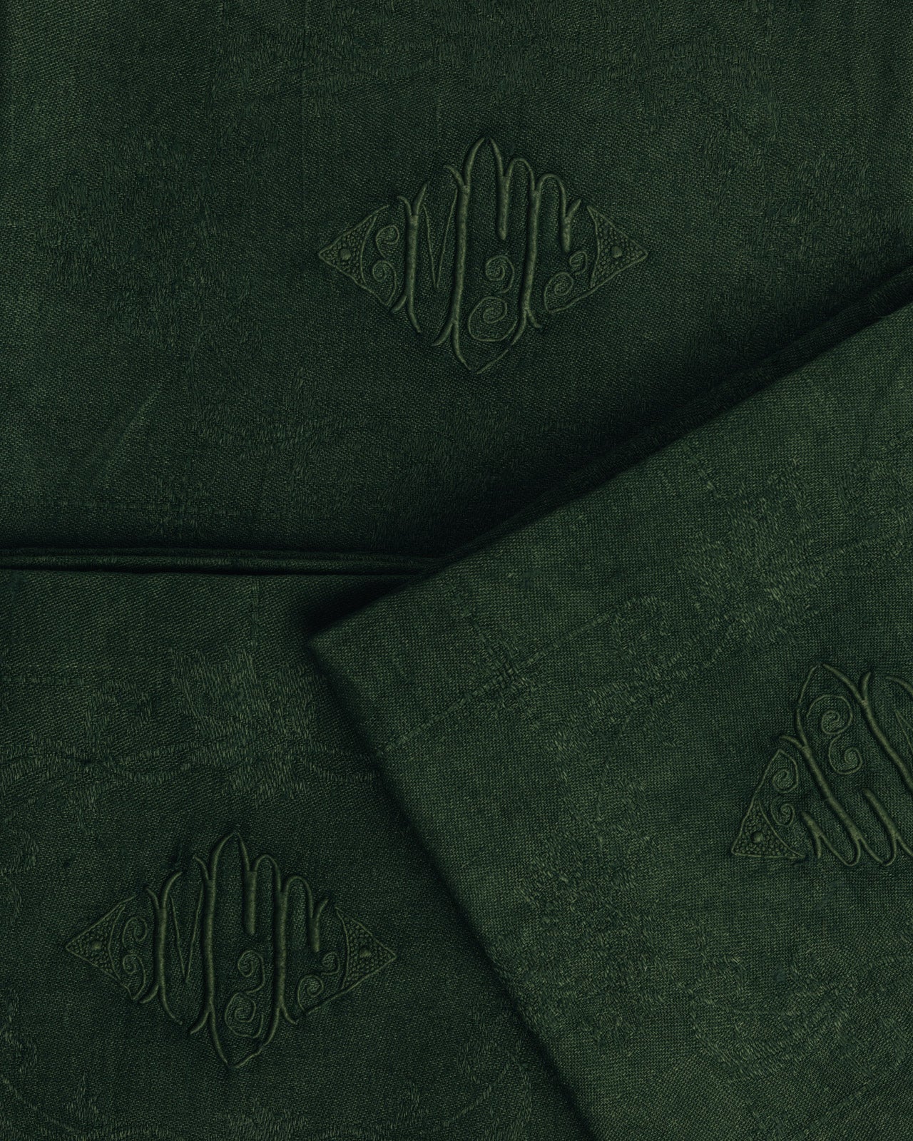 Set de 11 serviettes anciennes monogrammées “MT”