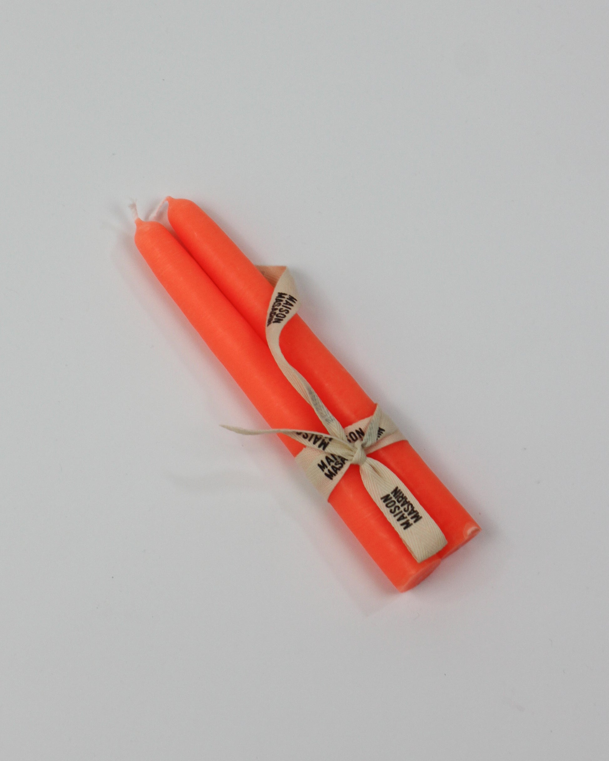 Bougies coniques artisanales naturelles made in france orange fluo