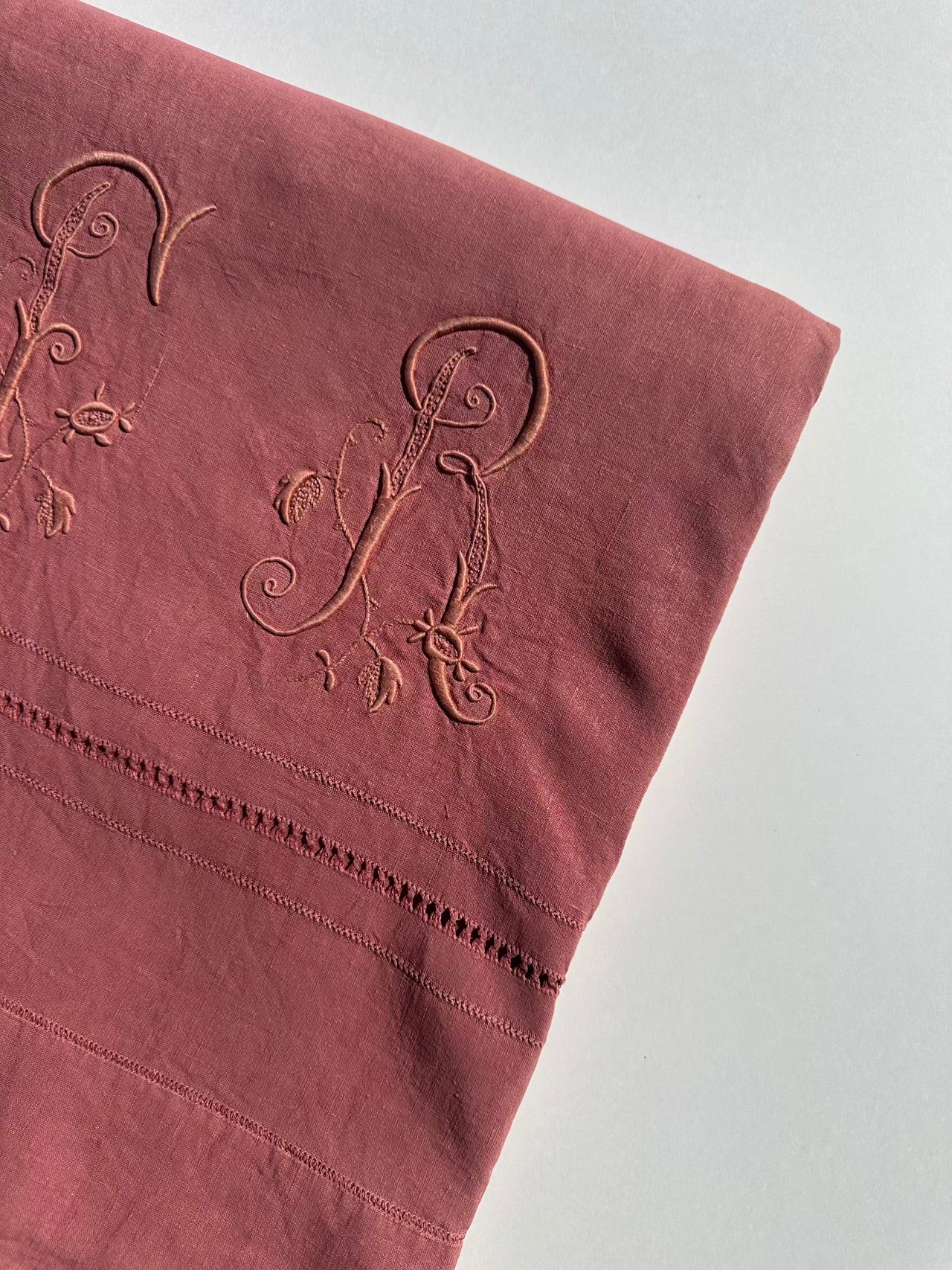 Antique sheet in Metis - monogram FR - 220x300cm - Tomette
