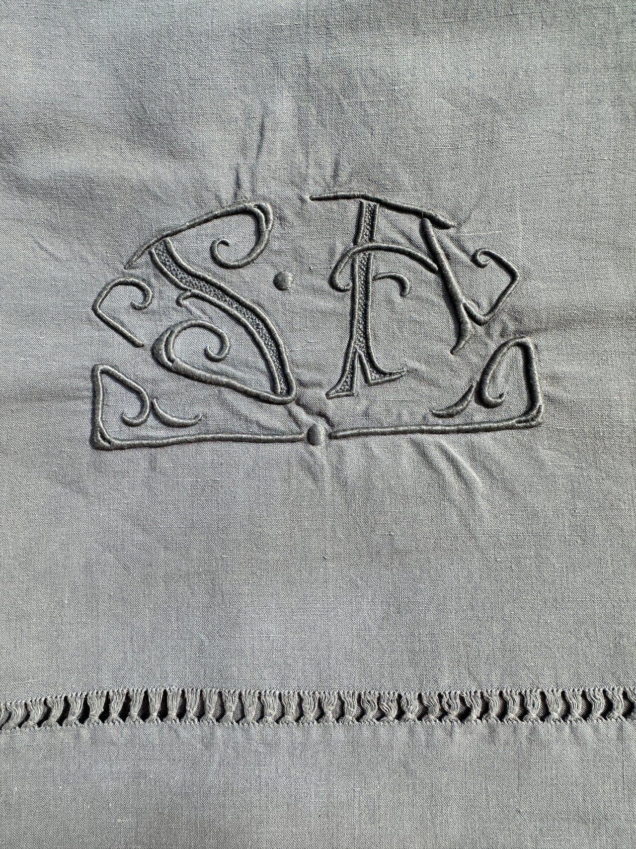 Antique Metis sheet - SA monogram - 180x300cm - Carbon